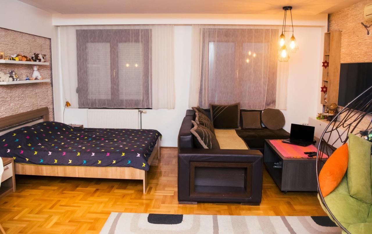 Apartment Aleksija Ni Екстериор снимка
