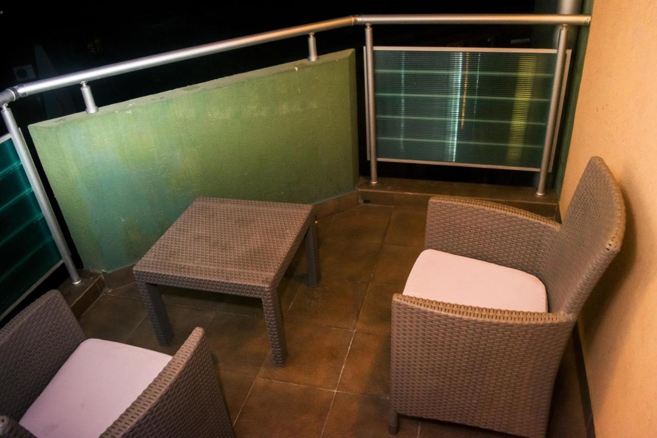 Apartment Aleksija Ni Екстериор снимка