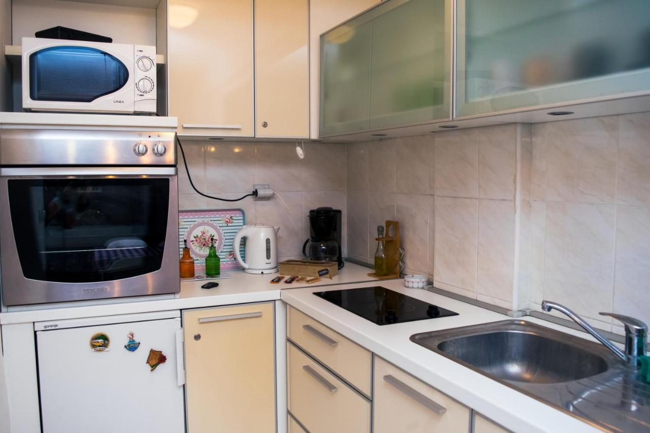 Apartment Aleksija Ni Екстериор снимка