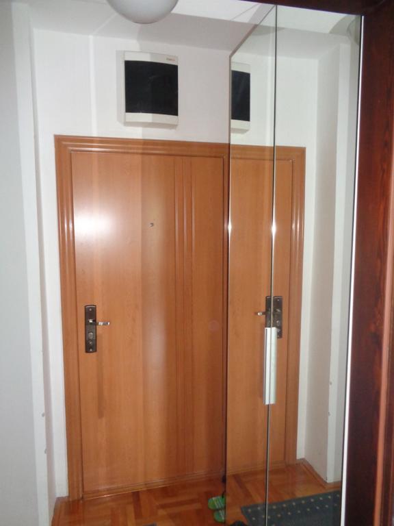 Apartment Aleksija Ni Екстериор снимка
